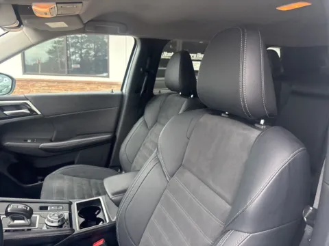 Photos of 2024 Mitsubishi Outlander SE for sale in Lexington, NC at Jerry Hunt Supercenter - Lexington