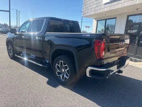 More photos of 2022 GMC Sierra 1500 SLT at Jerry Hunt Supercenter - Lexington, NC