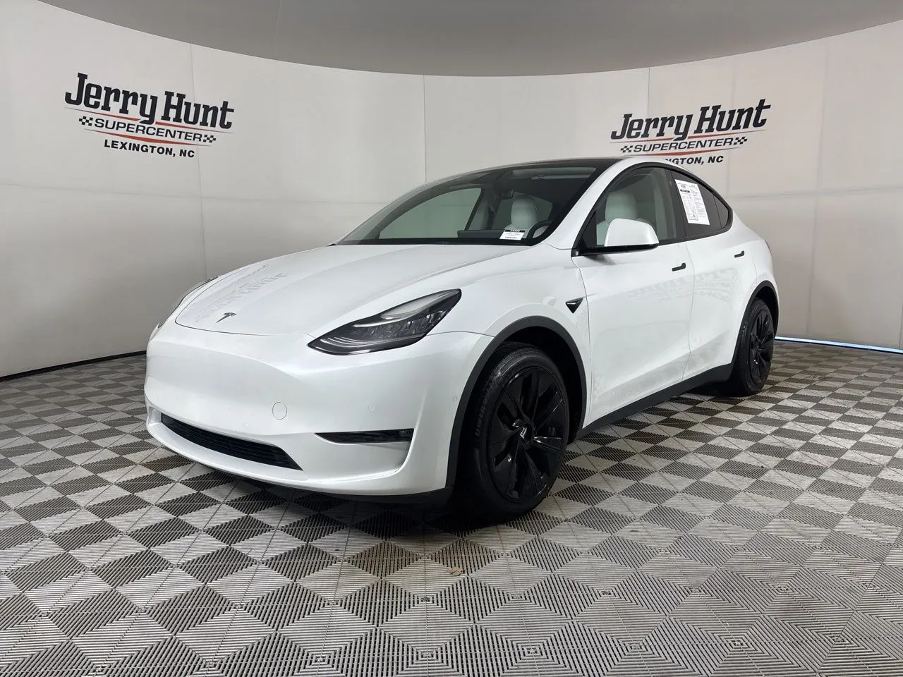 2022 Tesla Model Y Long Range's photo