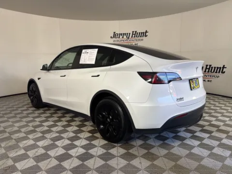 More photos of 2022 Tesla Model Y Long Range at Jerry Hunt Supercenter - Lexington, NC
