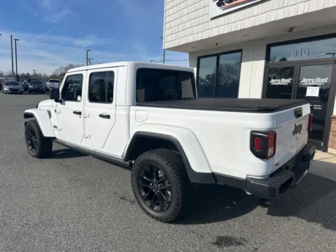 More photos of 2025 Jeep Gladiator Nighthawk at Jerry Hunt Supercenter - Lexington, NC
