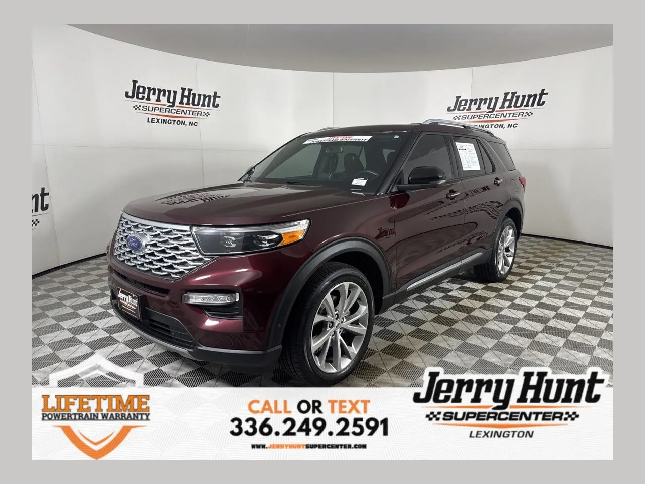 2022 Ford Explorer Platinum's photo