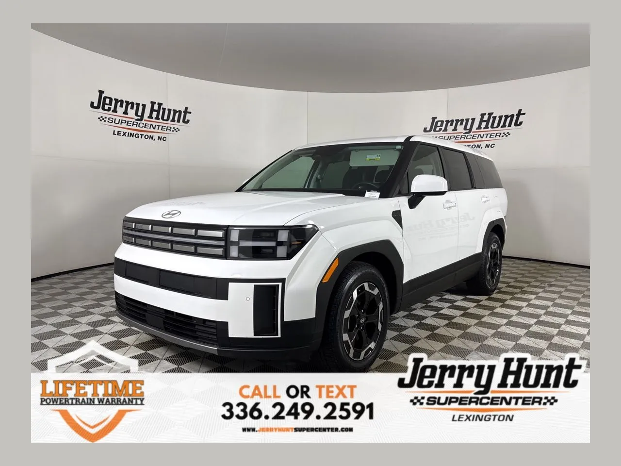 2025 Hyundai Santa Fe SE's photo