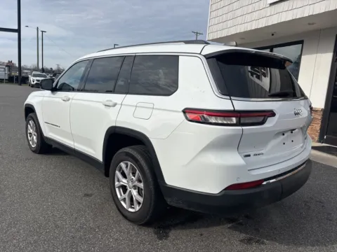 More photos of 2022 Jeep Grand Cherokee L Limited at Jerry Hunt Supercenter - Lexington, NC