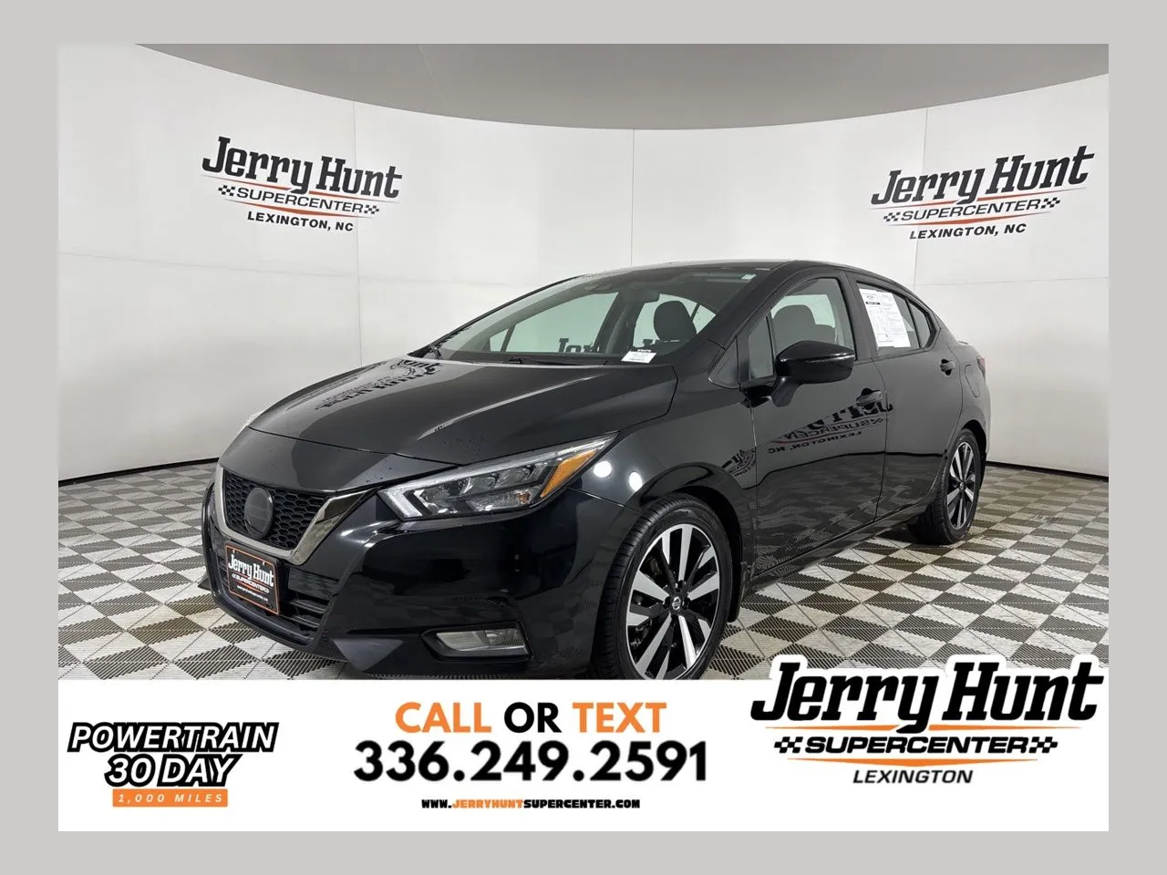 2021 Nissan Versa Sedan SR's photo