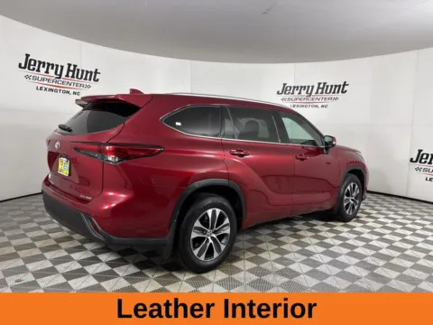 More photos of 2020 Toyota Highlander XLE at Jerry Hunt Supercenter - Lexington, NC