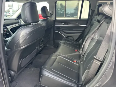 More photos of 2022 Jeep Grand Cherokee Limited at Jerry Hunt Supercenter - Lexington, NC