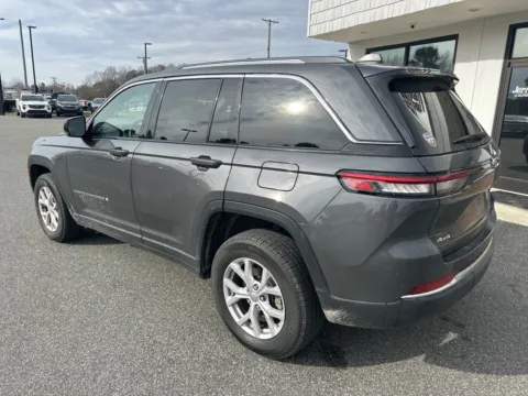 More photos of 2022 Jeep Grand Cherokee Limited at Jerry Hunt Supercenter - Lexington, NC