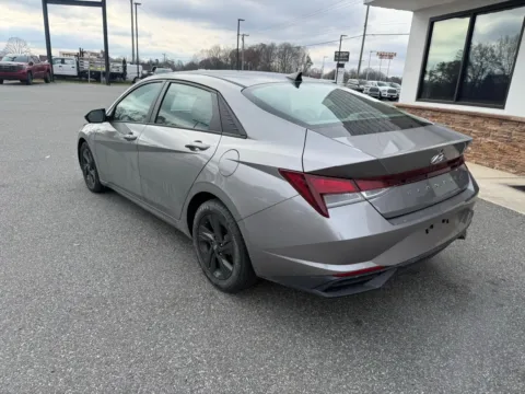 More photos of 2021 Hyundai Elantra SEL at Jerry Hunt Supercenter - Lexington, NC