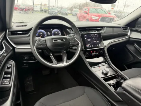 More photos of 2023 Jeep Grand Cherokee L Laredo at Jerry Hunt Supercenter - Lexington, NC