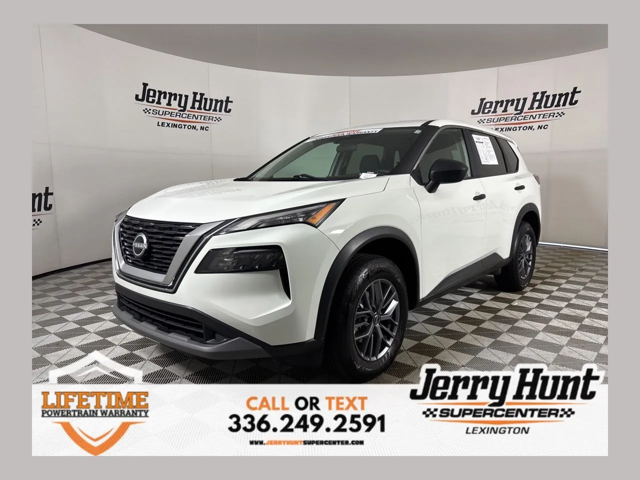 2023 Nissan Rogue S's photo