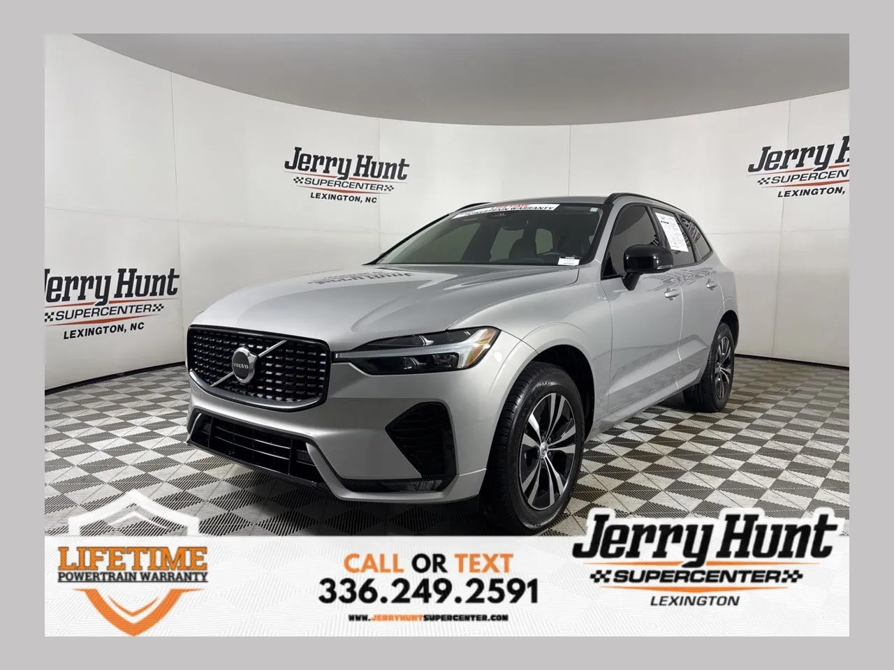 2024 Volvo XC60 Core's photo