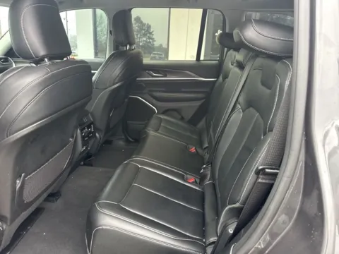 More photos of 2022 Jeep Grand Cherokee Limited at Jerry Hunt Supercenter - Lexington, NC