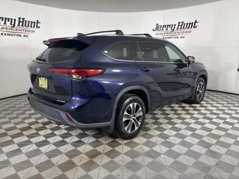 More photos of 2021 Toyota Highlander XLE at Jerry Hunt Supercenter - Lexington, NC