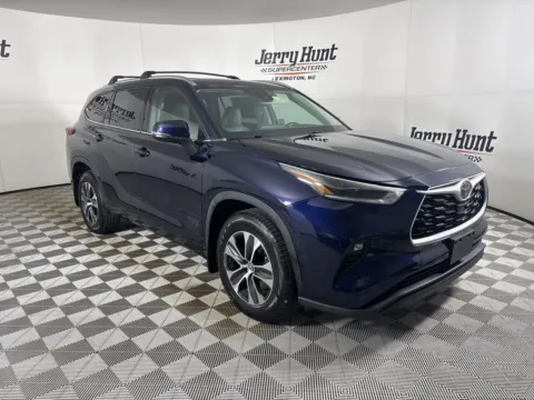 More photos of 2021 Toyota Highlander XLE at Jerry Hunt Supercenter - Lexington, NC