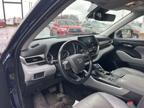 Another view of 2021 Toyota Highlander XLE for sale in Lexington, NC at Jerry Hunt Supercenter - Lexington