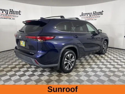 More photos of 2021 Toyota Highlander XLE at Jerry Hunt Supercenter - Lexington, NC