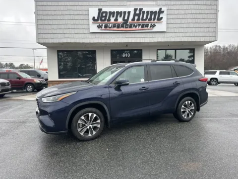 Blue 2021 Toyota Highlander XLE for sale in Lexington, NC