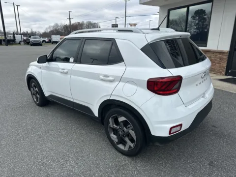 More photos of 2024 Hyundai Venue SEL at Jerry Hunt Supercenter - Lexington, NC