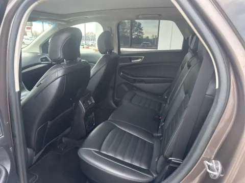 More photos of 2019 Ford Edge SEL at Jerry Hunt Supercenter - Lexington, NC