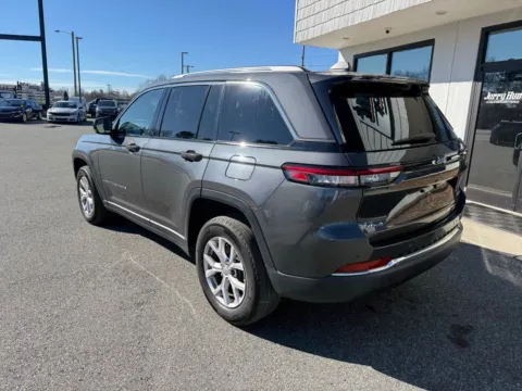 More photos of 2022 Jeep Grand Cherokee Limited at Jerry Hunt Supercenter - Lexington, NC