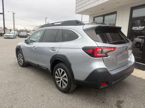 More photos of 2023 Subaru Outback Premium at Jerry Hunt Supercenter - Lexington, NC