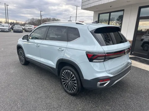 More photos of 2025 Volkswagen Taos 1.5T SE at Jerry Hunt Supercenter - Lexington, NC