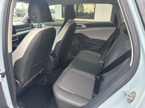 More photos of 2025 Volkswagen Taos 1.5T SE at Jerry Hunt Supercenter - Lexington, NC