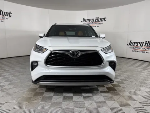 Another view of 2022 Toyota Highlander Platinum for sale in Lexington, NC at Jerry Hunt Supercenter - Lexington