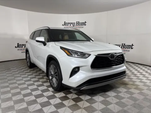 More photos of 2022 Toyota Highlander Platinum at Jerry Hunt Supercenter - Lexington, NC