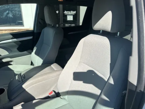 Photos of 2019 Toyota Highlander LE for sale in Lexington, NC at Jerry Hunt Supercenter - Lexington