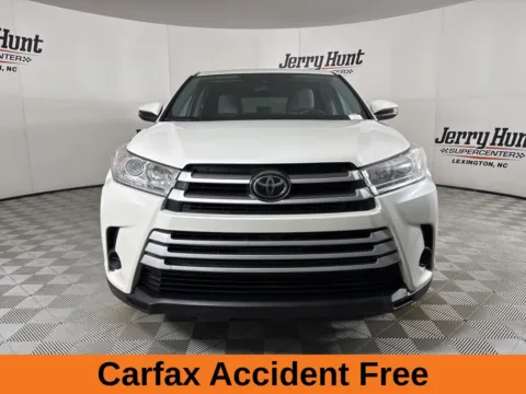 More photos of 2019 Toyota Highlander LE at Jerry Hunt Supercenter - Lexington, NC
