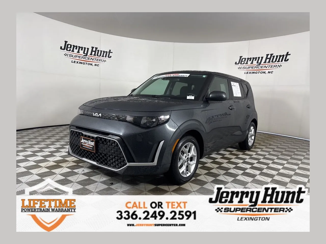 2023 Kia Soul LX's photo