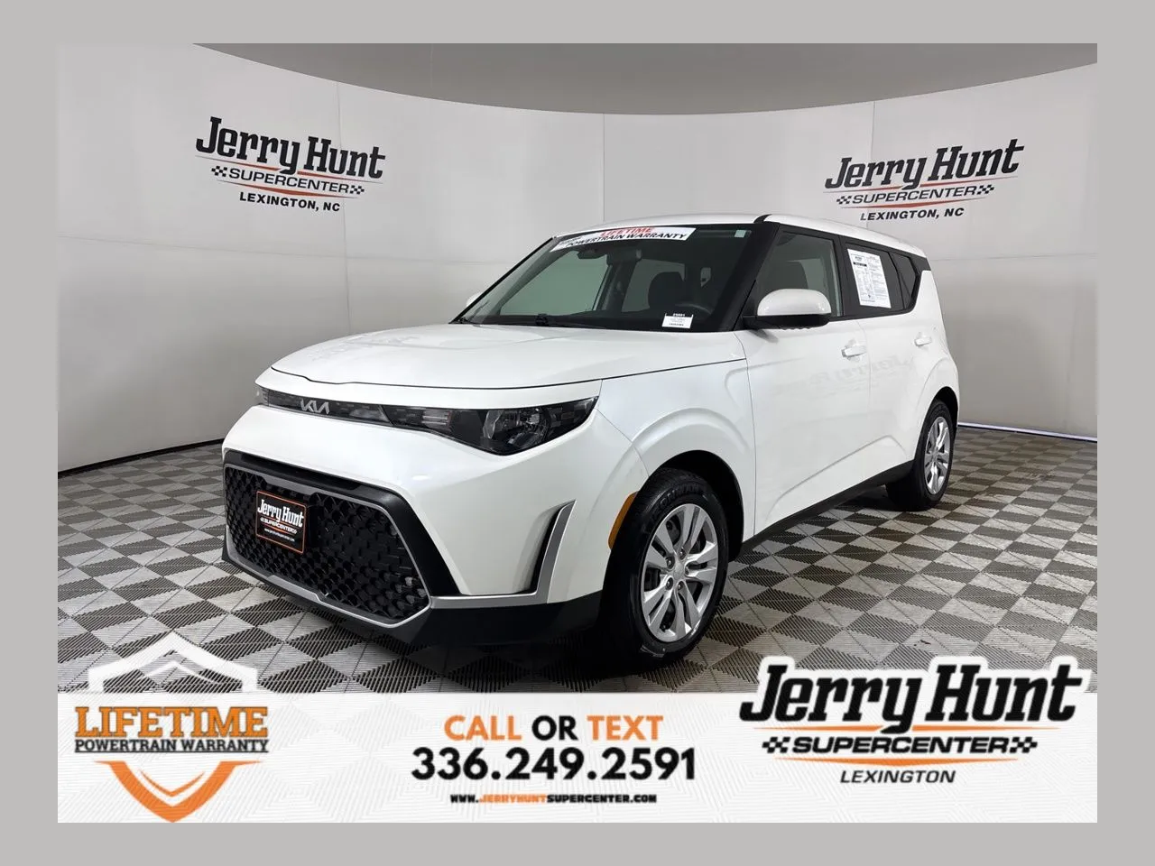 2023 Kia Soul LX's photo