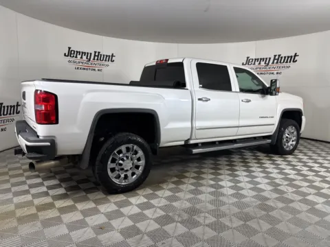 More photos of 2019 GMC Sierra 2500HD Denali at Jerry Hunt Supercenter - Lexington, NC