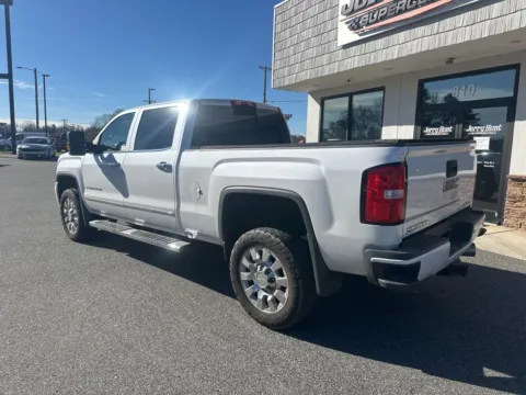 More photos of 2019 GMC Sierra 2500HD Denali at Jerry Hunt Supercenter - Lexington, NC