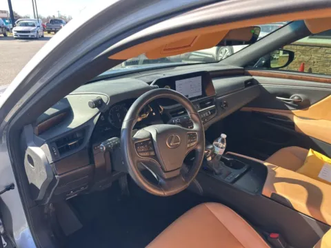 More photos of 2024 Lexus ES 350 at Jerry Hunt Supercenter - Lexington, NC