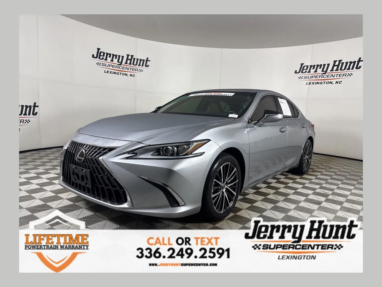 2024 Lexus ES 350's photo