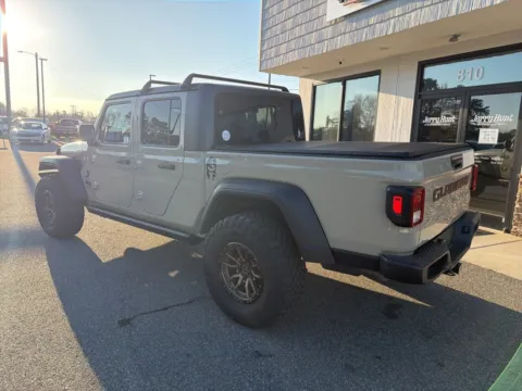 More photos of 2020 Jeep Gladiator Sport at Jerry Hunt Supercenter - Lexington, NC