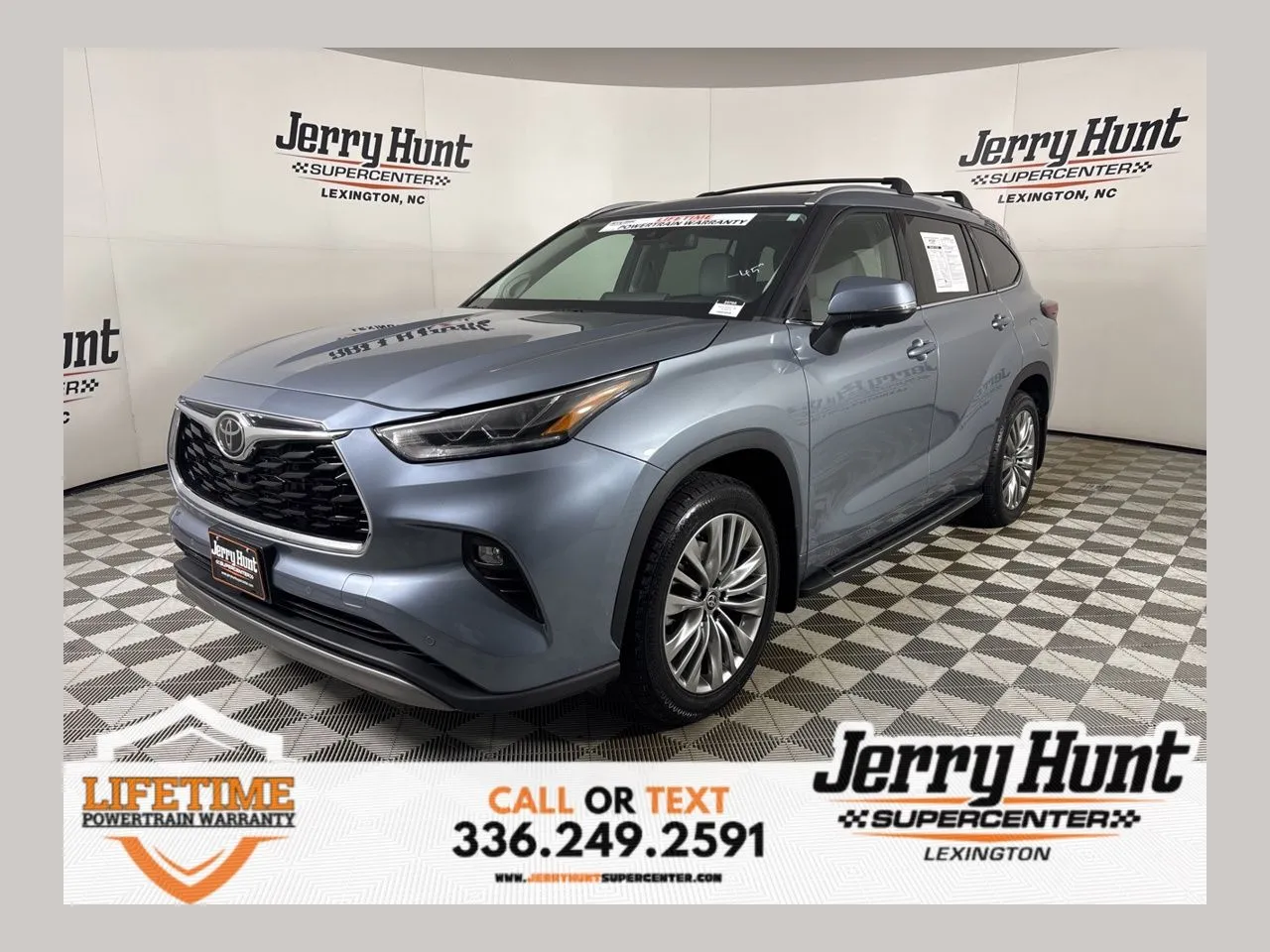 2024 Toyota Highlander Platinum's photo