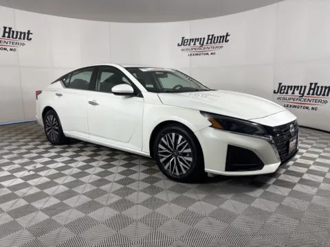 More photos of 2023 Nissan Altima 2.5 SV at Jerry Hunt Supercenter - Lexington, NC