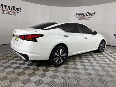 More photos of 2022 Nissan Altima 2.5 SV at Jerry Hunt Supercenter - Lexington, NC
