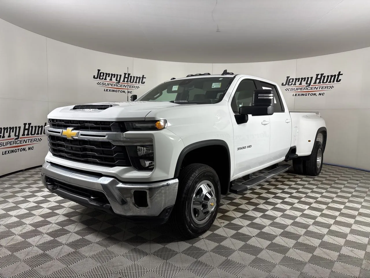 2024 Chevrolet Silverado 3500HD LT's photo