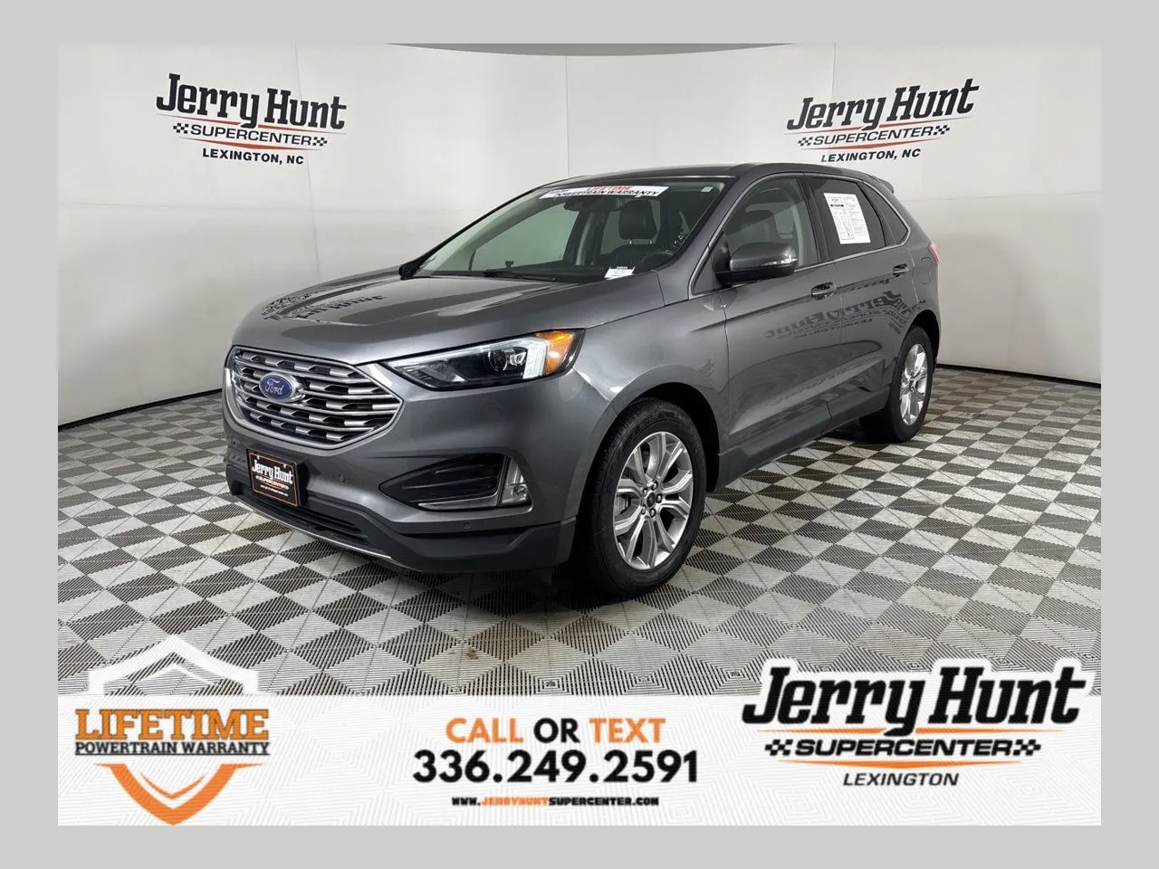 2024 Ford Edge Titanium's photo