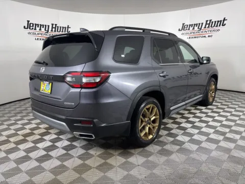 More photos of 2024 Honda Pilot Touring at Jerry Hunt Supercenter - Lexington, NC
