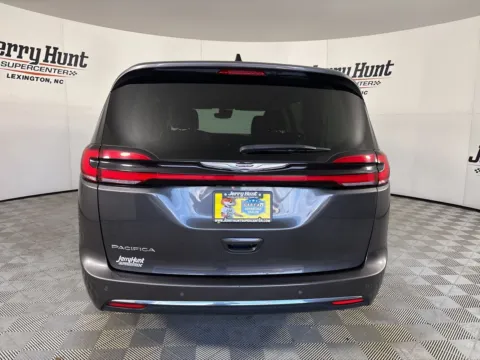 More photos of 2023 Chrysler Pacifica Touring L at Jerry Hunt Supercenter - Lexington, NC