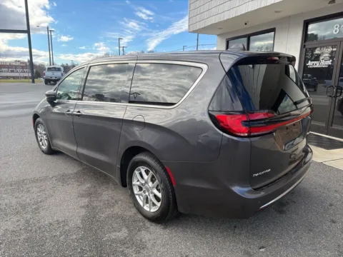 More photos of 2023 Chrysler Pacifica Touring L at Jerry Hunt Supercenter - Lexington, NC