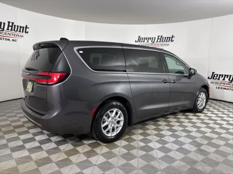 More photos of 2023 Chrysler Pacifica Touring L at Jerry Hunt Supercenter - Lexington, NC