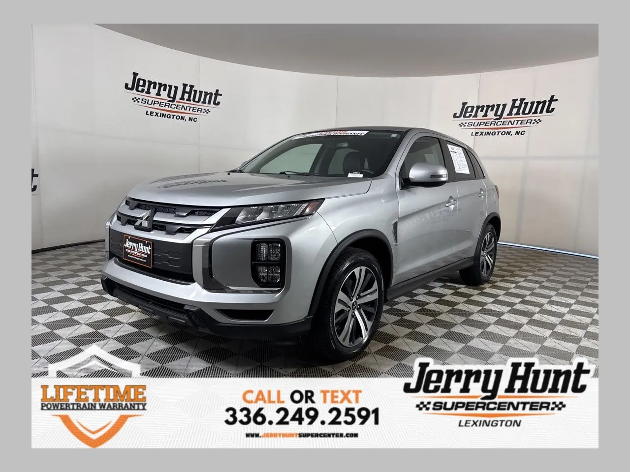 2024 Mitsubishi Outlander Sport SE's photo