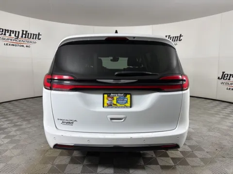 More photos of 2023 Chrysler Pacifica Touring L at Jerry Hunt Supercenter - Lexington, NC